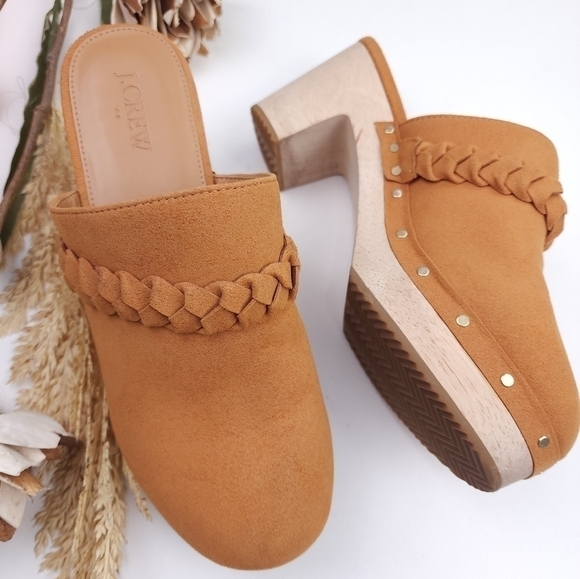 J. CREW Tan Clogs Sz 7½ - Picture 1 of 12